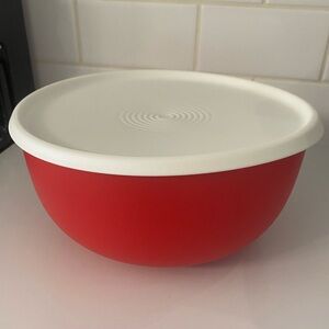 Tupperware 2L Mixing Bowl with Lid
